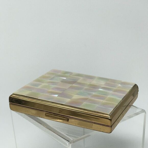 MOP Compact with original comb and many compartments. - Picture 1 of 8